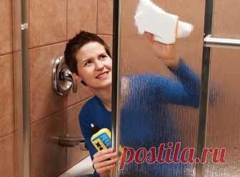 Як відмити душову кабіну: декілька дієвих способів Чистити стінки душової кабіни — одне з найбільш неприємних, нудних і трудомістких занять, які багато відкладають на потім. Пропонуємо найбільш ефективні способи впоратися з цим.

Чистити стінки душової кабіни — одне з найбільш неприємних, нудних і трудомістких занять, які багато відкладають на пот
