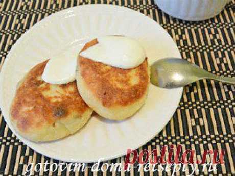 Сырники из творога, рецепт с манкой и изюмом.