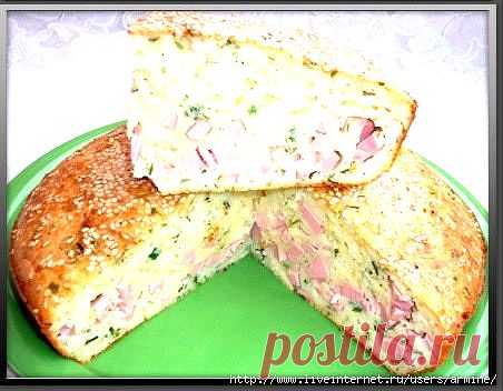 Заливной пирог с колбасой и сыром.