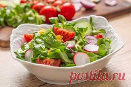 (4) 20 весенних салатов, которые хочется готовить каждый день - Будет вкусно - 22 апреля - 43500439085 - Медиаплатформа МирТесен Весной наконец появляются первые овощи и зелень, и так хочется чего-то свежего, легкого и ароматного. Но бывает, идеи заканчиваются, не успев начаться. Именно поэтому мы и подготовили большую подборку рецептов весенних салатов. Не ограничивай себя одними огурцами с помидорами! 1. Салат с черемшой - 22 апреля - 43500439085 - Медиаплатформа МирТесен