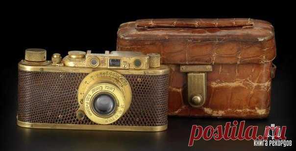 Самыми уникальными и редкими фотокамерами в мире на данный момент являются модели, выпущенные немецкой фирмой-легендой Leica, одна из которых, а именно - Luxus II, 22.11.2013 была продана на аукционе Bonhams Leica and Classic Camera Sale за 624 242 американских доллара (HK$ 4,840,000). К настоящему времени эта сумма находится на втором месте среди самых дорогих фотокамер.