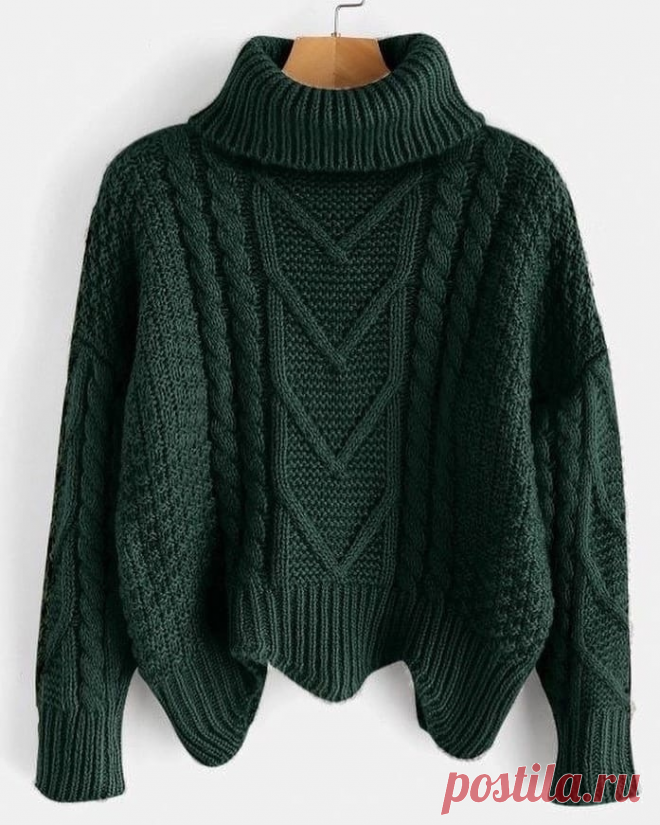 Шикарный теплый свитер темно-зеленого цвета из толстой пряжи.