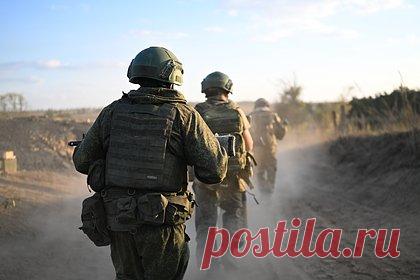 В России выделили средства на поддержку мобилизованных и контрактников. Распоряжением главы правительства РФ Михаила Мишустина на выплаты в 2024 году отдельным категориям мобилизованных и контрактников выделено 4,063 миллиарда рублей, что позволит возобновить выплаты пенсий по выслуге лет находящимся среди них пенсионерам различных силовых структур, следует из документа.