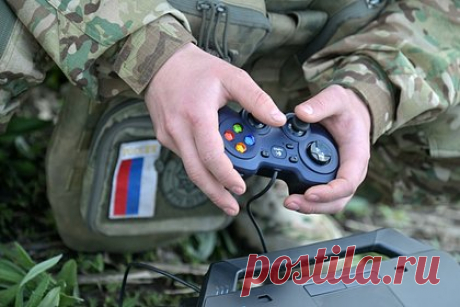 Российские военные отследили с беспилотника и уничтожили врага под Авдеевкой. Российские разведчики отследили в укрепрайоне под Авдеевкой украинских военных при помощи беспилотника и уничтожили врага, скорректировав прицельный огонь артиллерии Первой Славянской бригады 1-го армейского корпуса 8-й общевойсковой армии ЮВО, сорвав попытку контратаки.
