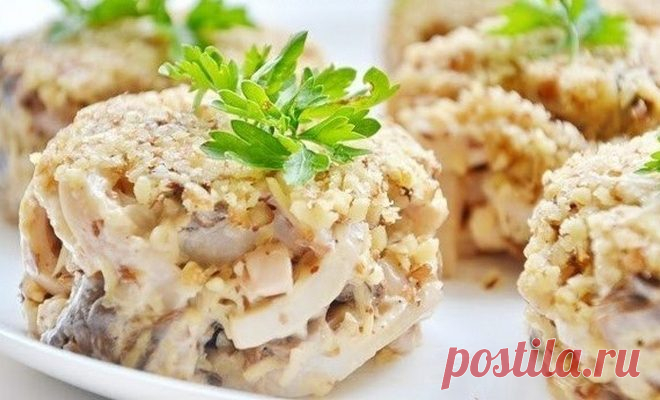 Ореховый салат с шампиньонами и кальмарами, рецепт с фото — Вкусо.ру
