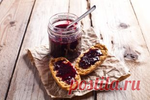 Сварить варенье и компот. Зимние заготовки из черной смородины | АиФ Кухня
Черная смородина – одна из самых полезных и функциональных ягод. Ее очень вкусно есть свежей, со сливками или с ряженкой. Она превосходно подойдет для соусов к сырникам или даже к мясу.