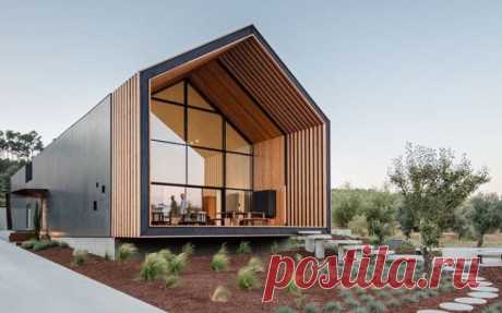#housegoals. 22 casas modernas em Portugal e no mundo para se inspirar Jardins interiores, paredes envidraçadas e construções funcionais. Estes são alguns dos traços das mais bonitas casas modernas. Inspire-se!