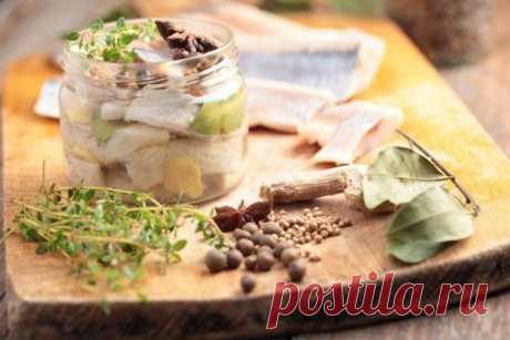МАРИНОВАННАЯ СЕЛЬДЬ В ПРЯНОМ МАРИНАДЕ С ЛИМОННОЙ ЦЕДРОЙ