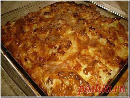 КАПУСТНЫЙ ПИРОГ ДЛЯ ЛЕНИВЫХ
Пирог делается просто, но он очень вкусный.
Аромат стоит на весь дом!
500 грамм капусты, мелко нарезать и положить на сковороду или в форму для запекания (я всегда готовлю в разъёмной форме диаметром 26 см).
Растопить полпачки маргарина (125 г.) и залить им капусту.
Для теста взбить до однородной массы
3 яйца
5 ст.л. сметаны (24% жирности)
3 ст.л. майонеза
6 ст.л. муки
1 ч.л. соли
2 ч.л. разрыхлителя 
Форму с капустой залейте тестом и поставте в разогретую до 200