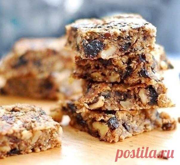 Овсяный десерт с орехами и черносливом