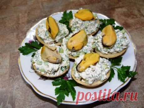 15 закусок на праздничный стол — простые и вкусные рецепты с фото канапе, тарталетки, бутерброды, из лаваша Уже прошло то время, когда на праздники готовили ведра салатов и тонны горячих блюд. Все чаще люди стараются готовить легкие закуски и делать фуршетный стол.
В этой статье вы найдете вкуснейшие рецепт…