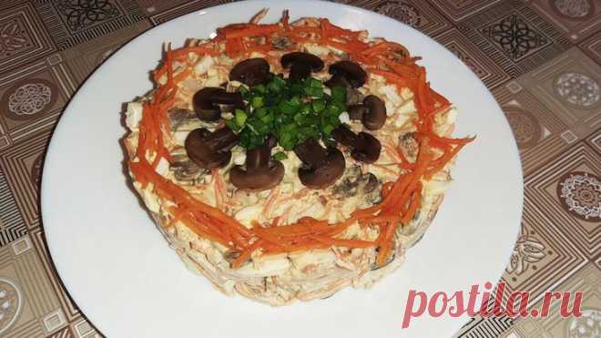 Салат с копченой курицей, грибами и морковью по-корейски