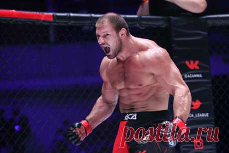 Уральский Халк обрадовался дисквалификации в UFC. Россиянин Иван Штырков вспомнил о своей дисквалификации, когда он находился в ростере Абсолютного бойцовского чемпионата (MMA). «Оказался в абсурдной ситуации. Я, вроде, единственный, кто был дисквалифицирован из-за веществ, которые потом отменили», — заявил Штырков, известный как Уральский Халк.
