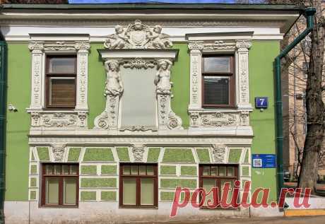 «Дом с кариатидами» в Москве после реставрации В этом доме жила киношная Эллочка-людоедка, героиня романа Ильфа и Петрова «Двенадцать стульев»

Знаменитый дом с кариатидами (Печатников пер., д.7) отреставрирован в 2013 году. В том же году он получ…