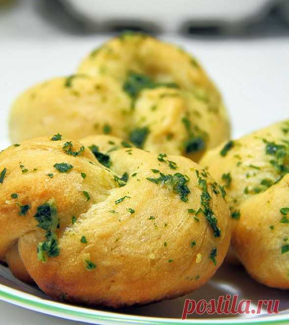 Чесночные узелки. Хрустящие снаружи, воздушные внутри - Вкусные рецепты