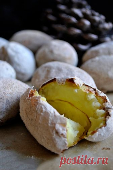 Печеный картофель "Как на костре" Спешу поделиться с вами изумительно вкусным способом приготовления картофеля. Вкус получается, как у только что испечeнного в золе костра! Попробуйте, не пожалеете! Вам понадобится: картофель 10-12 шт...