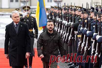 Президент Литвы пообещал Украине включение в НАТО. Украина обязательно станет членом Организации Североатлантического договора (НАТО), нужно только решить вопрос с датой принятия, заявил президент Литвы Гитанас Науседа после встречи с президентом Украины Владимиром Зеленским. По его мнению, сомнения о включении Украины в НАТО рассеялись после саммита блока в Вильнюсе.