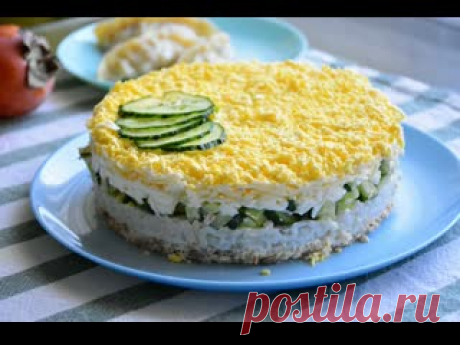 Салат с горбушей. Отличный рецепт вкусного и нежного салата к новому году Вам понадобиться:250 г отваренной горбуши;200 г отваренного риса;1 огурец;4 варёных яйца;100 г сыра;Майонез.Горбушу и рис отваривайте в соленой воде.&nbsp;