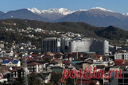 На популярном российском курорте сильно подешевело жилье. По итогам мая 2023 года Сочи стал российским городом, где сильнее всего подешевело вторичное жилье. На популярном курорте метр упал в цене на 2,15 процента, до 235,7 тысячи рублей. За месяц стоимость квадратного метра «вторички» снизилась в 10 из 50 городов с крупнейшими рынками вторичного жилья.