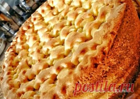 Яблочный пиpог с зaвapным кpeмом