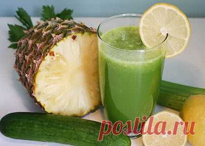 Quick Quencher Pineapple Juice | Reboot With Joe
Ингредиенты:
     ¼ ананаса
     2 огурца
     2 стебля сельдерея
     1 лимон