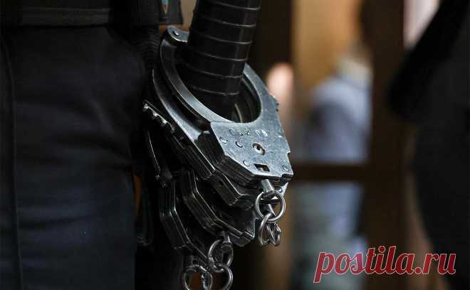 В Москве арестовали трех подозреваемых в попытке взорвать общежитие РУДН. Замоскворецкий районный суд Москвы избрал меру пресечения трем подозреваемым в попытке взрыва одного из зданий студенческого общежития Российского университета дружбы народов (РУДН), сообщила пресс-служба столичных судов общей юрисдикции в телеграм-канале.