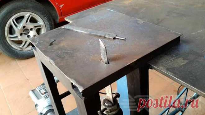 Универсальный станок «2 в 1» для домашней мастерской В этом обзоре автор показывает, как из разного хлама и ненужных деталей сделать универсальный станок «2 в 1» для домашней мастерской и гаража.При помощи