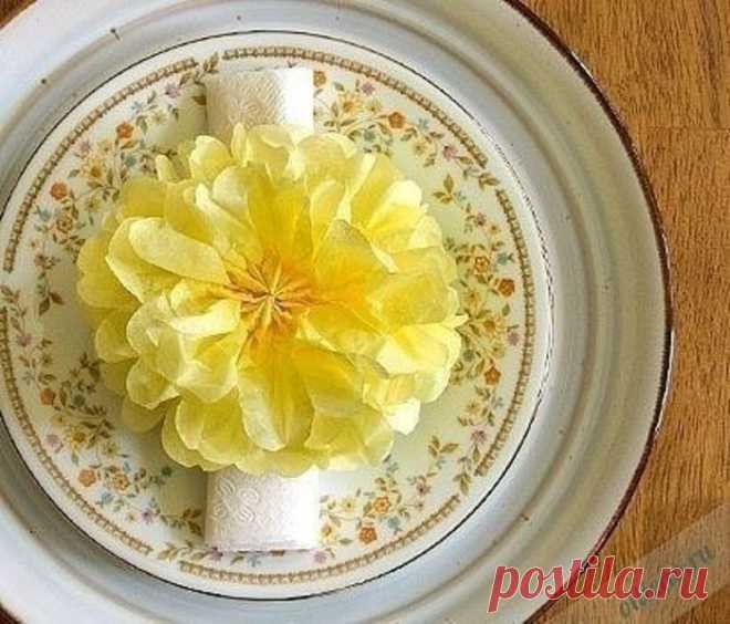 Делаем цветы из салфеток