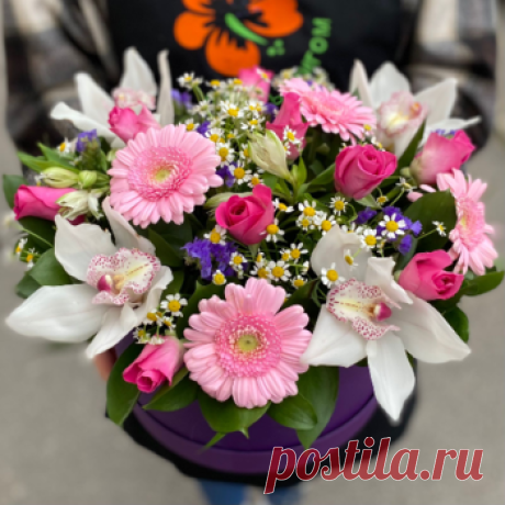 Композицию из цветов купить с доставкой в СПб | Букеты.Мигом
