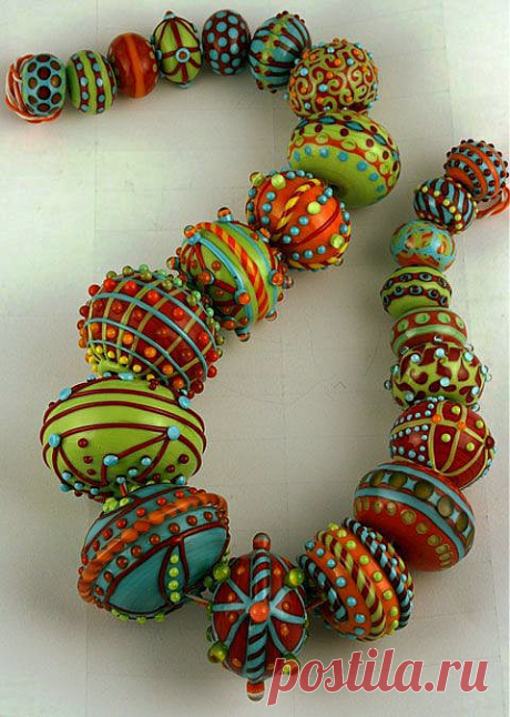 Jari Sheese's Hollow Beads | Bijoux textiles