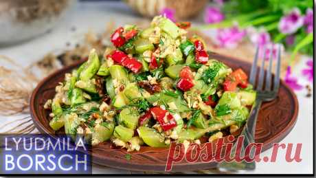 Готовлю уже 3 день подряд. Классная, очень вкусная закуска – салат из молодых кабачков.  😋👍🏻🌶
Рецепт: 🥗Кабачки молодые – 2 шт. (можно заменить на цукини) 🍅Помидоры – 2 шт 🧀Сыр – 100 гр. 🎂Сметана – 150 гр. Чеснок – 1 зубчик 🌿Зелень – пучок 🔪Соль, перец, растительное масло – по вкусу
1. Кабачки нарезаем кубиками, складываем в миску, солим и оставляем на 5 минут.
2. Затем промываем кабачки от соли и отжимаем.
3. Помидоры нарезаем небольшими кубиками.
4. Сыр натираем на мелкой тёрке.
5. Готовим за…