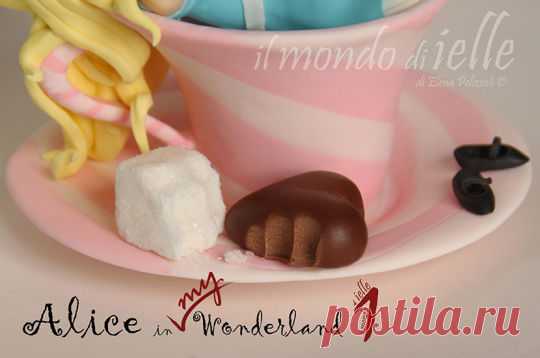 Alice in My Wonderland 1 - Cake by il mondo di ielle - CakesDecor