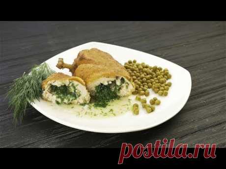 Котлеты по-киевски
=

Куриное филе
    4 шт. 

Сливочное масло
    100 г 

Петрушка
    2 ст. л. 

Черный перец (молотый)
    по вкусу 

Соль
    по вкусу 

Пшеничная мука
    2 ст. л. 

Яйцо
    2 шт. 

Панировочные сухари
    200 г 

Лимонный сок
    1 ст. л. 

Подсолнечное масло
    200 мл