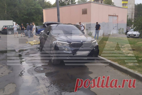 Задержана подозреваемая в поджоге BMW замначальника управления Генштаба. В Москве задержана женщина, которая подозревается в поджоге BMW замначальника управления Генштаба Вооруженных сил России Евгения Секретарева. По данным источников Baza, поджигательница заявила, что она выступает против проведения специальной военной операции на Украине.