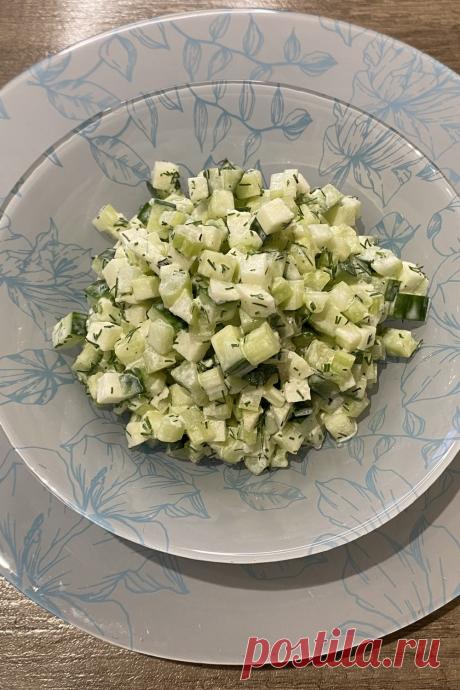 Салат с сельдереем и яблоком