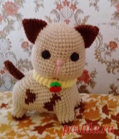 Котенок, связанный крючком, по мастер-классу Е Кузнецовой