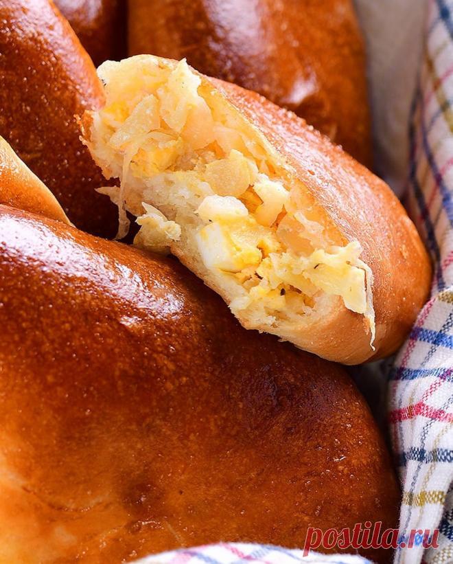 Пирожки на кефире с капустной начинкой ⠀
Ингредиенты на 15 шт.:
⠀ Для теста:Вода тёплая — 100 мл Дрожжи сухие — 11 г Сахар — 1 ст. л. Кефир — 250 мл Масло растительное — 120 мл Мука – 450–500 г Соль – 0,5 ч. л.
⠀
Для начинки:Капуста — 600 г Молоко...