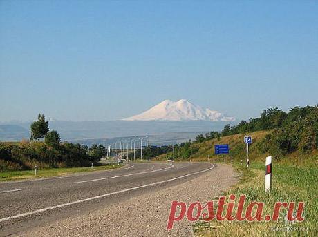 трасса  МИН-воды  Кисловодск  вдали  ЭЛЬБРУС...
 какая лепота)))