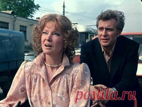 «ВОКЗАЛ ДЛЯ ДВОИХ»

История Микаэла Таривердиева и Людмилы Максаковой легла в сюжет фильма «Вокзал для двоих».

Микаэл Таривердиев и Людмила Максакова встретились, когда их творческие карьеры находились на пике. 
Роман продлился три года, пока его не оборвал трагический случай, который закончился уголовным делом.
Отношения актрисы и композитора развивались в 1960-е годы, и, судя по воспоминаниям, Таривердиев был отчаянно влюблен в Максакову. 
Конец их роману положил следующий случай.