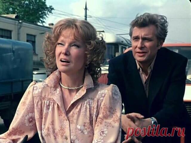 «ВОКЗАЛ ДЛЯ ДВОИХ»

История Микаэла Таривердиева и Людмилы Максаковой легла в сюжет фильма «Вокзал для двоих».

Микаэл Таривердиев и Людмила Максакова встретились, когда их творческие карьеры находились на пике. 
Роман продлился три года, пока его не оборвал трагический случай, который закончился уголовным делом.
Отношения актрисы и композитора развивались в 1960-е годы, и, судя по воспоминаниям, Таривердиев был отчаянно влюблен в Максакову. 
Конец их роману положил следующий случай.