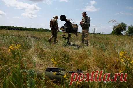 ВСУ третий раз за день обстреляли российский регион. Вооруженные силы Украины (ВСУ) третий раз за день обстреляли Белгородскую область. Об этом сообщил губернатор приграничного российского региона Вячеслав Гладков в своем Telegram-канале. По его словам. в попавшем под обстрел Муроме осколки посекли фасады и заборы в двух частных домовладениях.