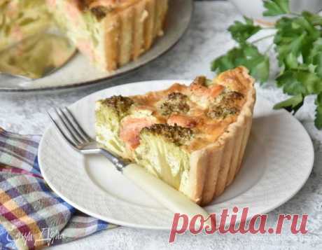 Киш с рыбой и брокколи.