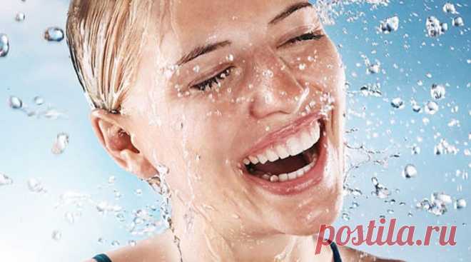 Как грамотно наполнять кожу лица влагой? Как вы знаете, я активно стала пользоваться всевозможными маслами для лица, сыворотками и очищающими средствами на их основе. Но хочу предупредить вас, что несмотря на их неоспоримую пользу, есть одно но: в них очень мало воды. А потому использовать их нужно правильно, обязательно включив увлажняющее средство в «свой рацион питания кожи». Кроме того, сейчас лето, время, когда активен элемент Огня. Он, несомненно, несет жар и сухость...