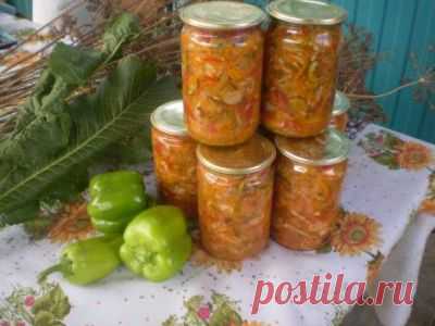 Всё гениальное - просто. Такой вот салатик

Взять; 
1 кг. - капусты 
1 кг. - помидор 
1 кг. - огурчиков 
1 кг. - сладкого перчика 
1 кг. морковки 
Если чего-то из овощей нет —— то бере 2 кг. другого овоща. 

Всё порезать как на салатик , морковку на терке. 
Все овощи смешать. 
И туда добавить; 

раст. масло -200гр. 
уксуса 9% 200 гр. 
соль - 8 ч. ложек 
сахарок - 16 ч. ложек 
Все перемешать 
Поставит на огонь 
Довести до кипения 
И кипятить ровно 2 мин 

Сразу разложить по...