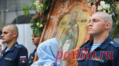 «Илья-пророк два часа уволок»: грозный и любимый святой. Что будет, если купаться 2 августа?. За ревностное служение Богу пророка Илью, по преданию, живым взяли на небо. Одного из самых почитаемых РПЦ святых пророка Илию одновременно и очень любили, и боялись. Считалось, что наказать он может сурово. Пророк Илья считается и покровителем ВДВ. Многие традиции Ильина дня живы до сих пор, хотя далеко не все из них актуальны. Читать далее