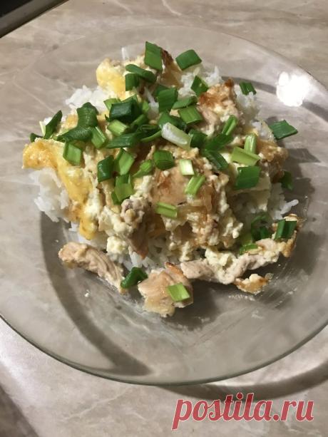 Индейка под сырной корочкой с рисом