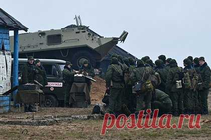 В Белоруссии начались тактические учения с подразделениями ВВС и ПВО. В Белоруссии начались тактические учения Военно-воздушных сил (ВВС) и войск противовоздушной обороны (ПВО) республики. В министерстве обороны страны уточнили, что тренировочные маневры будут проходить с 19 по 22 апреля с одним из подразделений зенитных ракетных войск ВВС и войск ПВО.