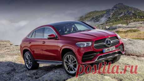 Кроссовер Mercedes-Benz GLE Coupe сильнее отдалился от GLE Длина модели равна 4939 мм (+39 к прошлой генерации), ширина — 2010 (+7 мм), колёсная база выросла на 20 мм (до 2935 мм), однако это на 60 мм меньше, чем