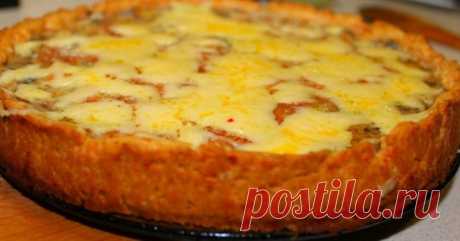 Шикарный картофельный пирог «Драник». - Журнал Советов Мой муж большой поклонник драников. Я же это блюдо на дух не переношу, потому что оно кажется очень жирным и тяжелым. Поскольку семья важнее гастрономических разногласий, пришлось искать разумный компромисс. Именно поэтому по выходным я часто готовлю пирог «Драник» с нежной яичной начинкой и нежирной картофельной основой. Можно сказать, это блюдо стало символом вкусного согласия […]