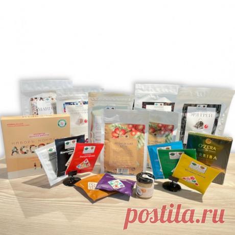 Купить Комплект ко Дню Учителя №41389 из чая в пирамидках, весового и в сашетах, кофе свежей обжарки в Красноярске
Комплект ко Дню Учителя из 3 подарочных пакетов с надписью "С праздником!" и 3 пакетиками с чаем в подарочной упаковке, вес по 100 г и по 12 пакетиков с кофе свежей обжарки.
Упаковка также упакована в картонный рукав.
Подарок для учителя - это не только проявление уважения к преподавателю и заботы о нем на день учителя, а также повод поговорить с педагогом о его предмете.